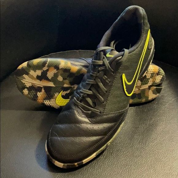 nike soccer casual shoes